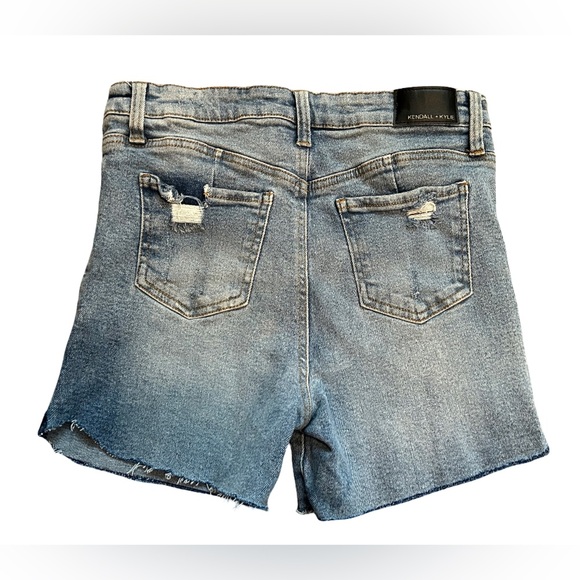 KENDALL + KYLIE CUTOFF HIGH RISE JEAN SHORTS - Picture 2 of 4